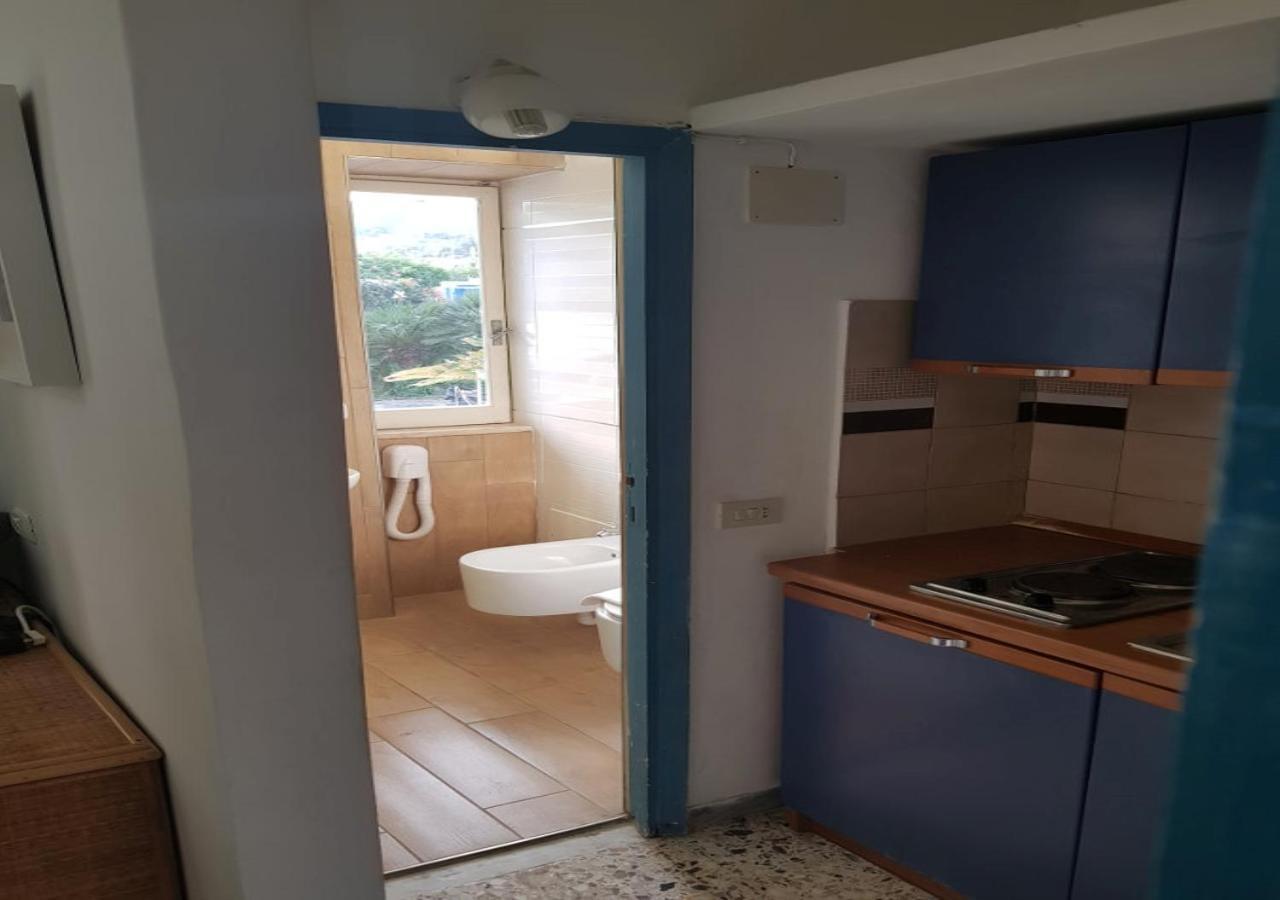 Rosa Dei Venti Ponza Hotel Bagian luar foto